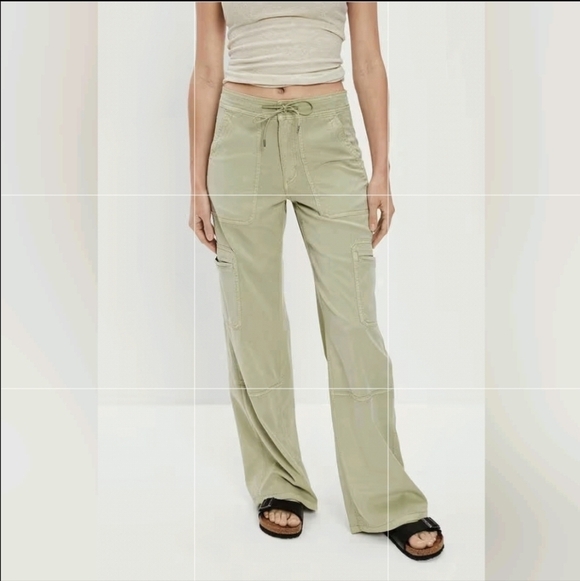 American Eagle Casual Cargo Wide Leg  Cream Pants, Size 18 - Picture 2 of 12